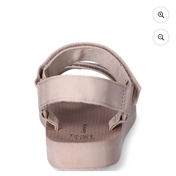 💜Time and Tru Women's Bling Nature Sandals, Size11
Color:tan - Picture 3 of 5